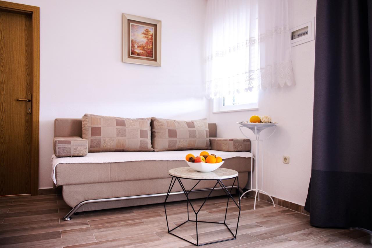 Apartments Mila Marina Εξωτερικό φωτογραφία