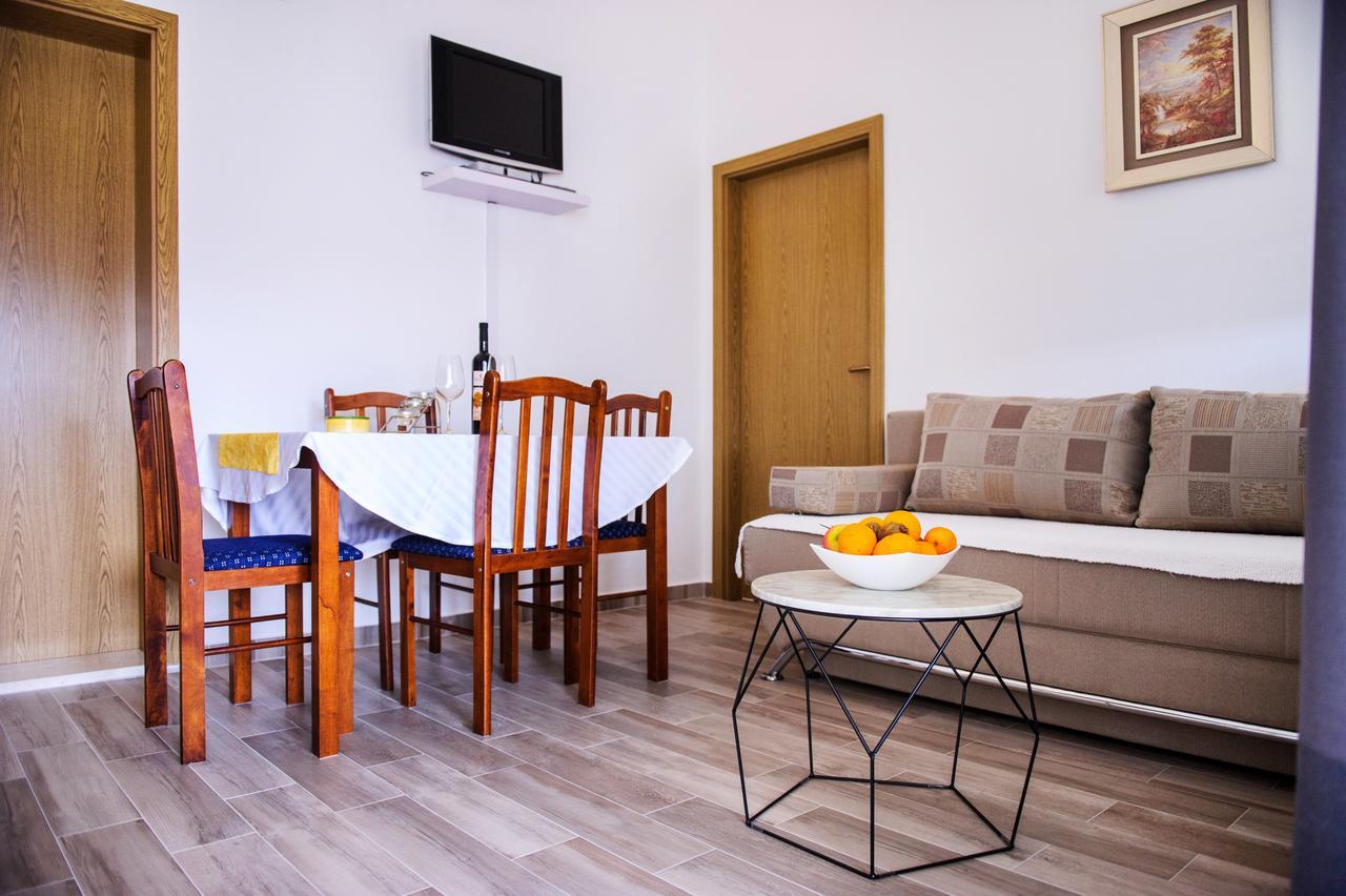 Apartments Mila Marina Εξωτερικό φωτογραφία