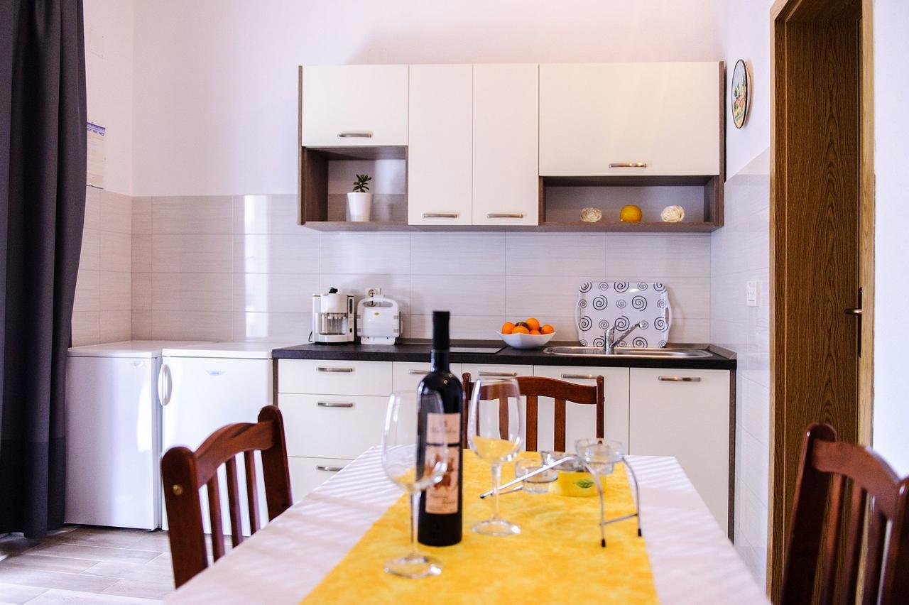 Apartments Mila Marina Εξωτερικό φωτογραφία