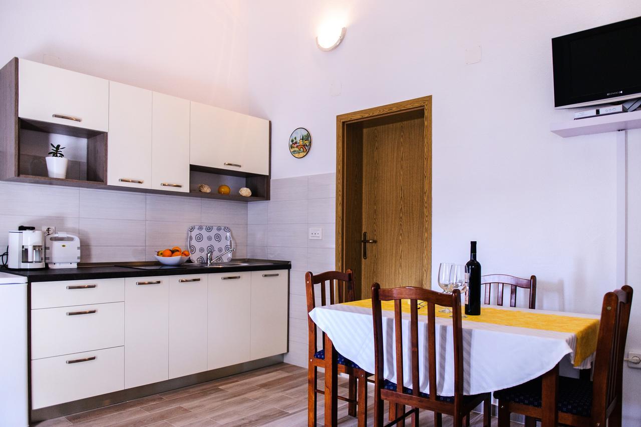 Apartments Mila Marina Εξωτερικό φωτογραφία