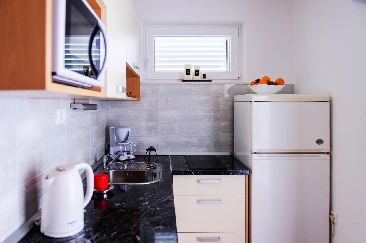 Apartments Mila Marina Εξωτερικό φωτογραφία